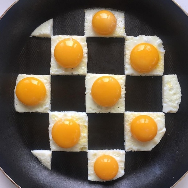 Еда может быть идеальной не только на вкус, но и на вид Это доказывает художник Адам Хиллман, который составляет из самых разных продуктов минималистичные и очень красивые коллажи.Предметом