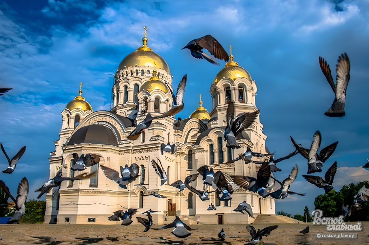 голуби у храма
